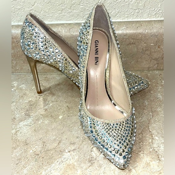 Gianni Bini Zebbi Jeweled Pointed Toe Stiletto Bridal Heels, Size 7.5M - Picture 4 of 16